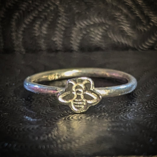 Bee stacking ring